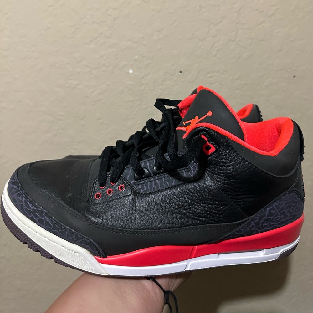 Jordan 3 crimson